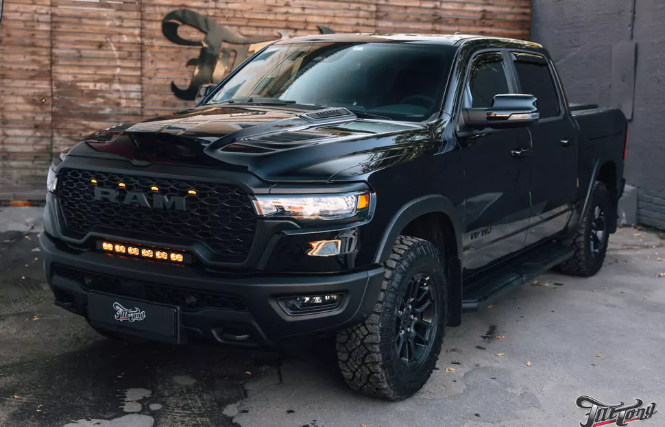 Построили выхлопную систему с двумя режимами громкости для RAM 1500 Rebel